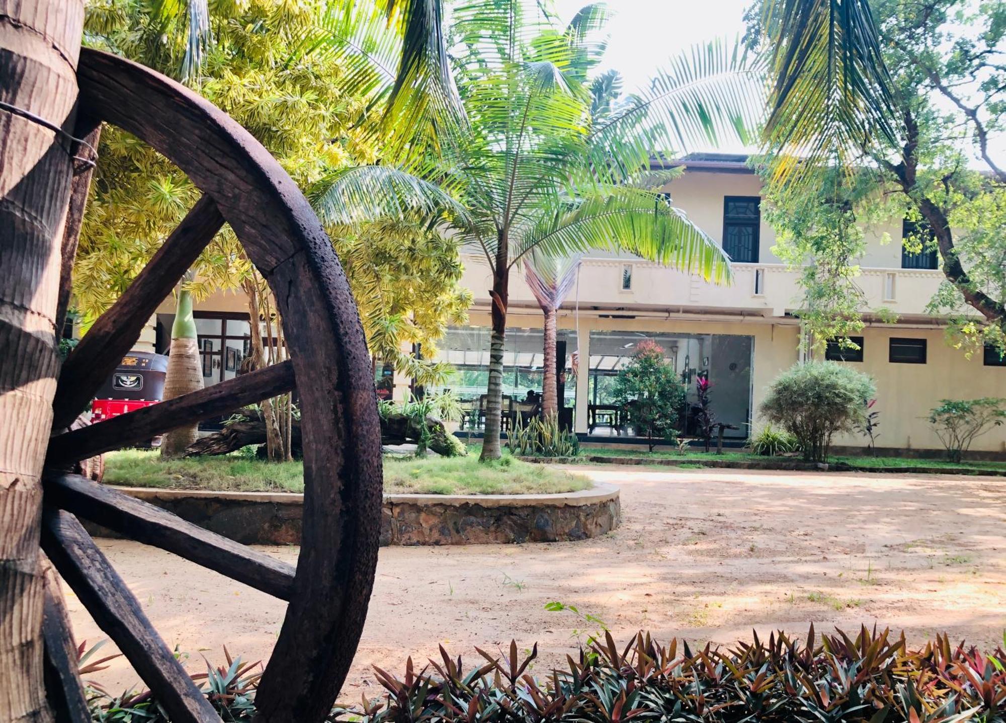Saman Resort Yala Тисамахарама Екстериор снимка